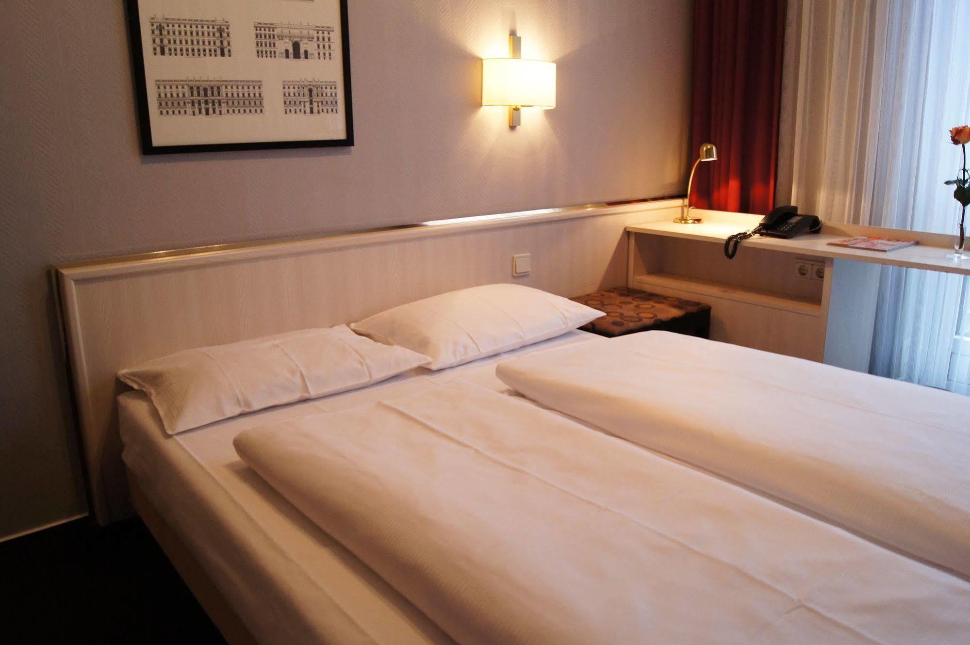 Berlin Plaza Hotel Am Kurfuerstendamm Zewnętrze zdjęcie